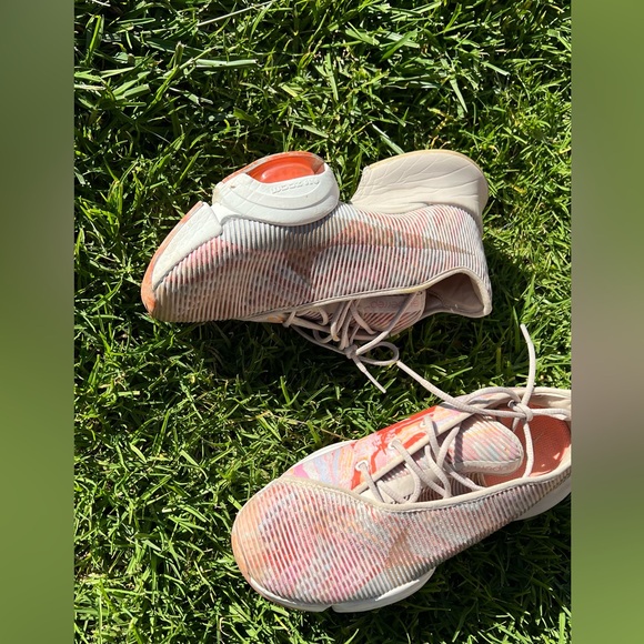 Nike - Picture 8 of 13